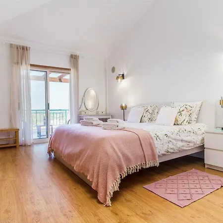 Spacious 3br Flat In - Minutes From Zoomarine & Beaches Guia (Faro)