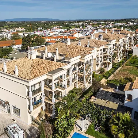 Spacious 3br Flat In - Minutes From Zoomarine & Beaches Apartamento Guia (Faro)