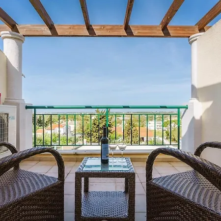Spacious 3br Flat In - Minutes From Zoomarine & Beaches Apartamento Guia (Faro)