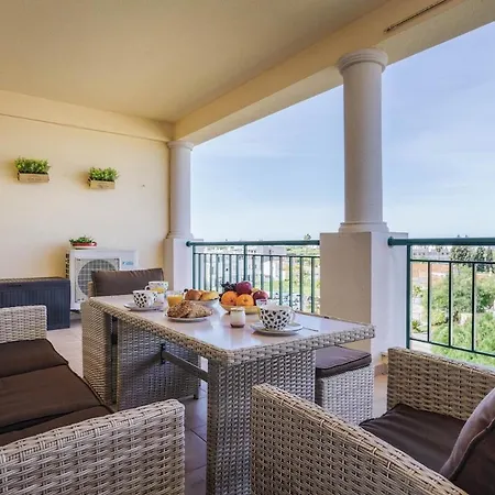 Bright 3-br In With Shared Pool By Lisbeyond *