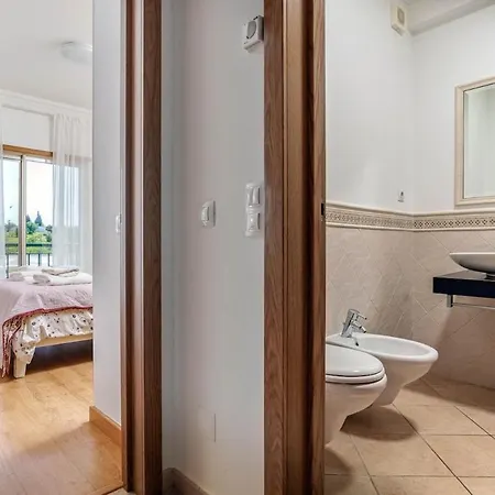 Apartamento Spacious 3br Flat In - Minutes From Zoomarine & Beaches Guia (Faro)