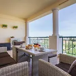 Bright 3-br In With Shared Pool By Lisbeyond *