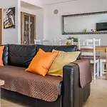 Bright 3-br In With Shared Pool By Lisbeyond * 吉亚