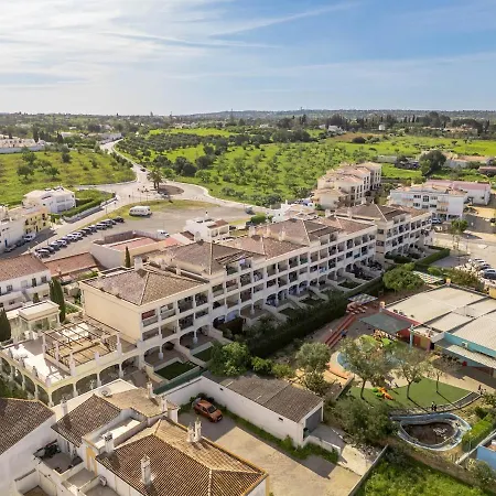 Bright 3-br In With Shared Pool By Lisbeyond *