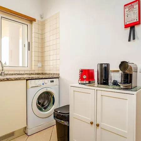 Διαμέρισμα Bright 3-br In With Shared Pool By Lisbeyond Guia (Faro)