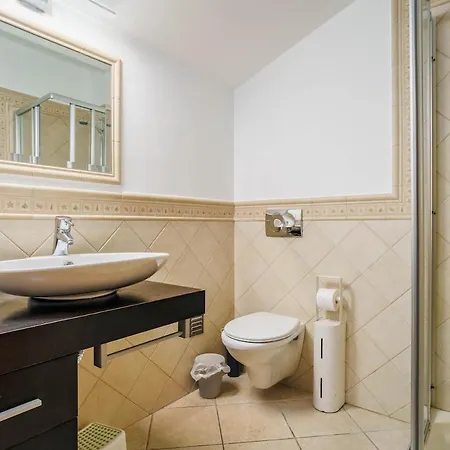 Διαμέρισμα Bright 3-br In With Shared Pool By Lisbeyond *