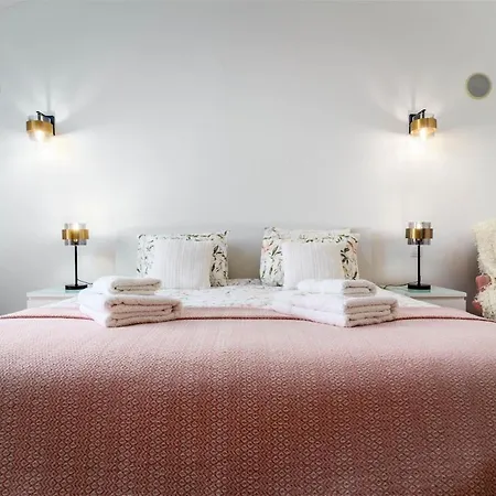 Bright 3-br In With Shared Pool By Lisbeyond *